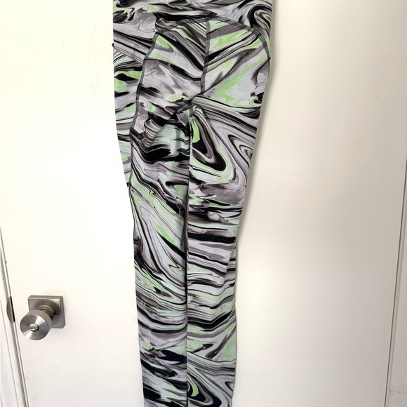 NWT Lululemon Swift Speed High-Rise Tight 28″ - Picture 3 of 8
